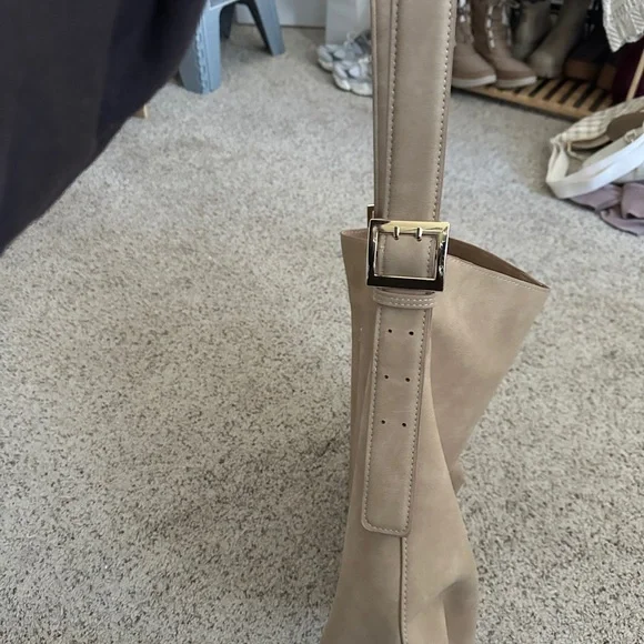 Elegant Tan Shoulder Bag - Picture 5 of 7